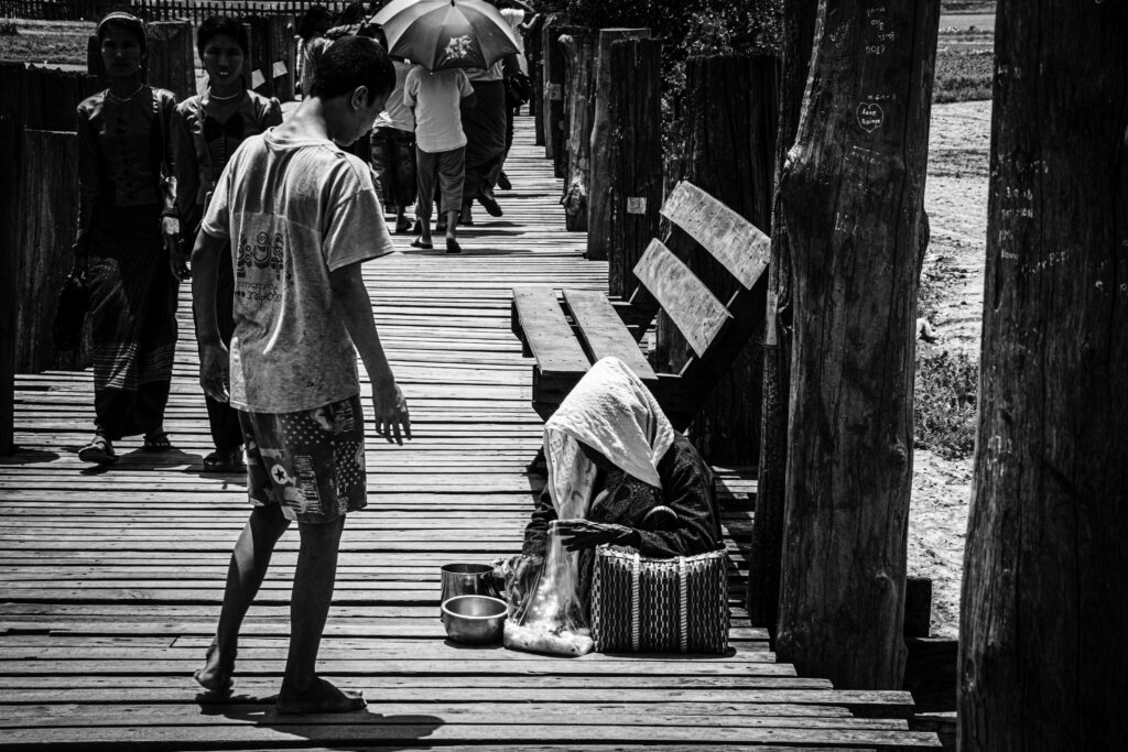 4 - Foto de Paulo Paim - Vendedora na ponte